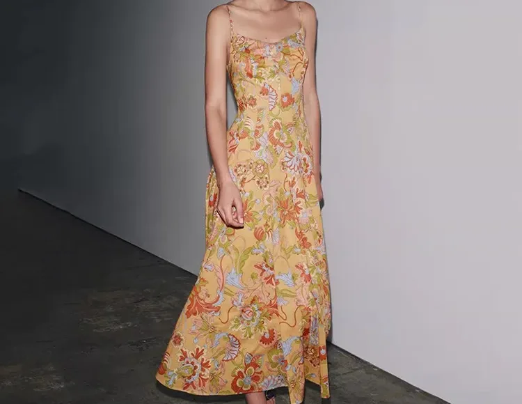 ชุดเดรสสตรีที่เป็นแก่นสาร