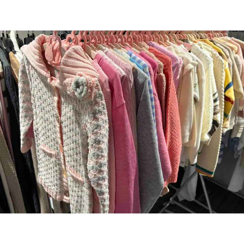 แนวโน้มตลาดเสื้อคาร์ดิแกนถักผ้าฝ้ายสำหรับทารก: ทำไมเสื้อถักผ้าฝ้ายจึงกลายเป็นตัวเลือกยอดนิยมสำหรับเครื่องแต่งกายสำหรับทารก