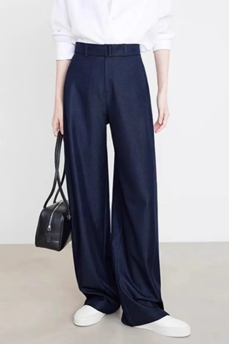 กางเกงสูททรงเข้ารูปผู้หญิง